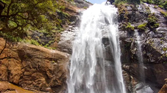 Agaya Gangai Waterfalls