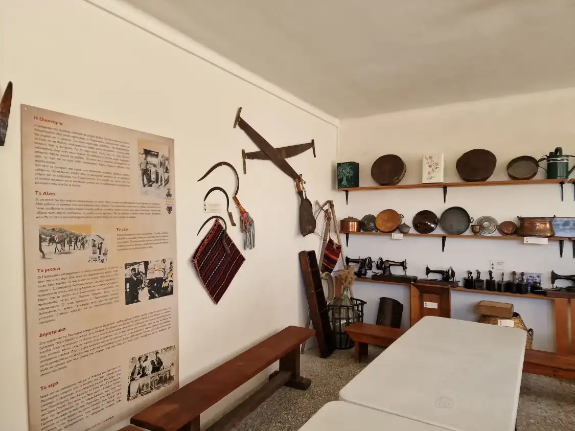 Hotels near Folklore Museum