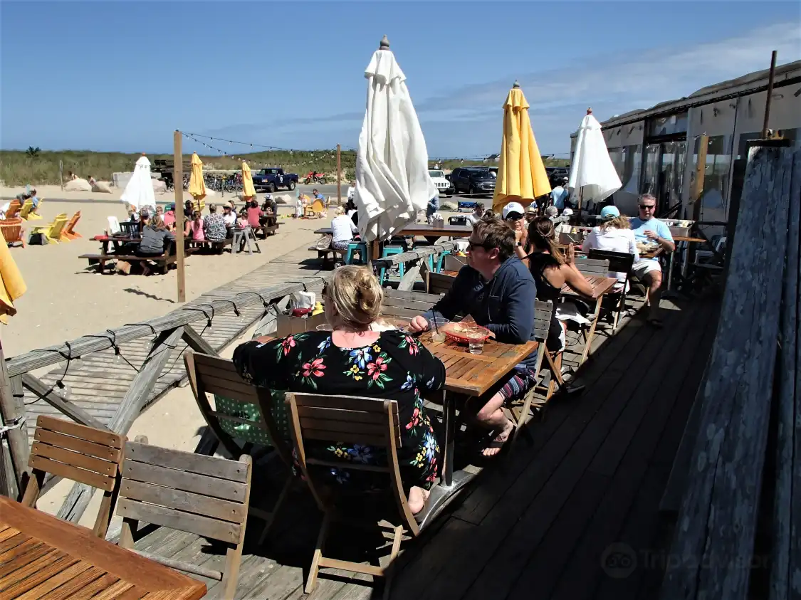 Hotels near Jetties Beach