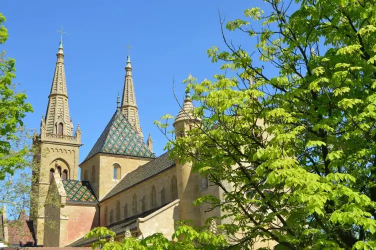 Отели рядом с достопримечательностью «The Collégiale church»