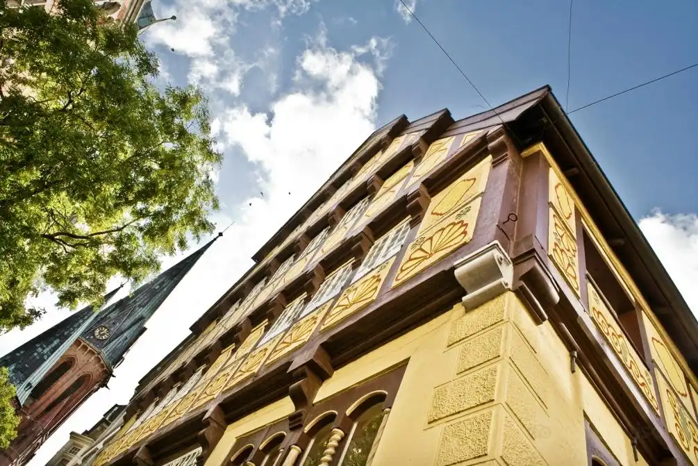 Hotels near House Degode