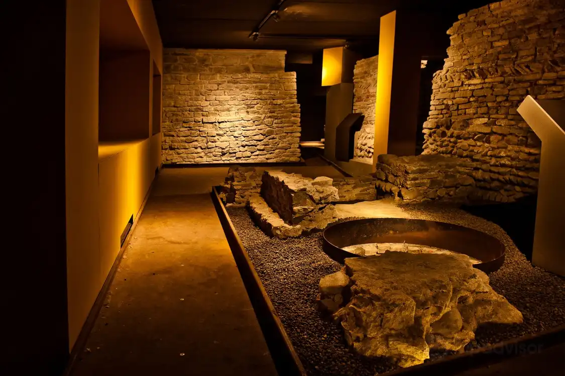 Hotel in zona Alba Sotterranea - Ambiente & Cultura (prenotazione in anticipo obbligatoria)