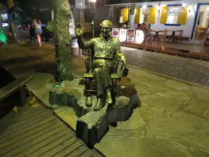Juscelino Kubitschek statue