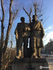 Statues of Partisans