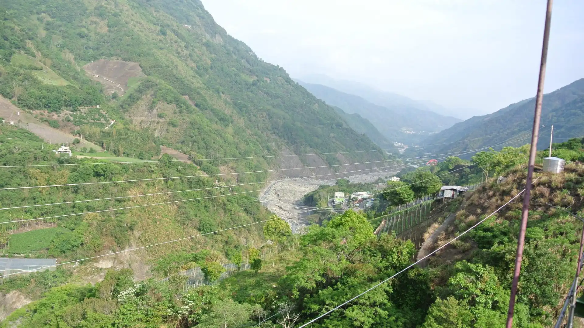 Hotels near Dongpu Suspension Bridge