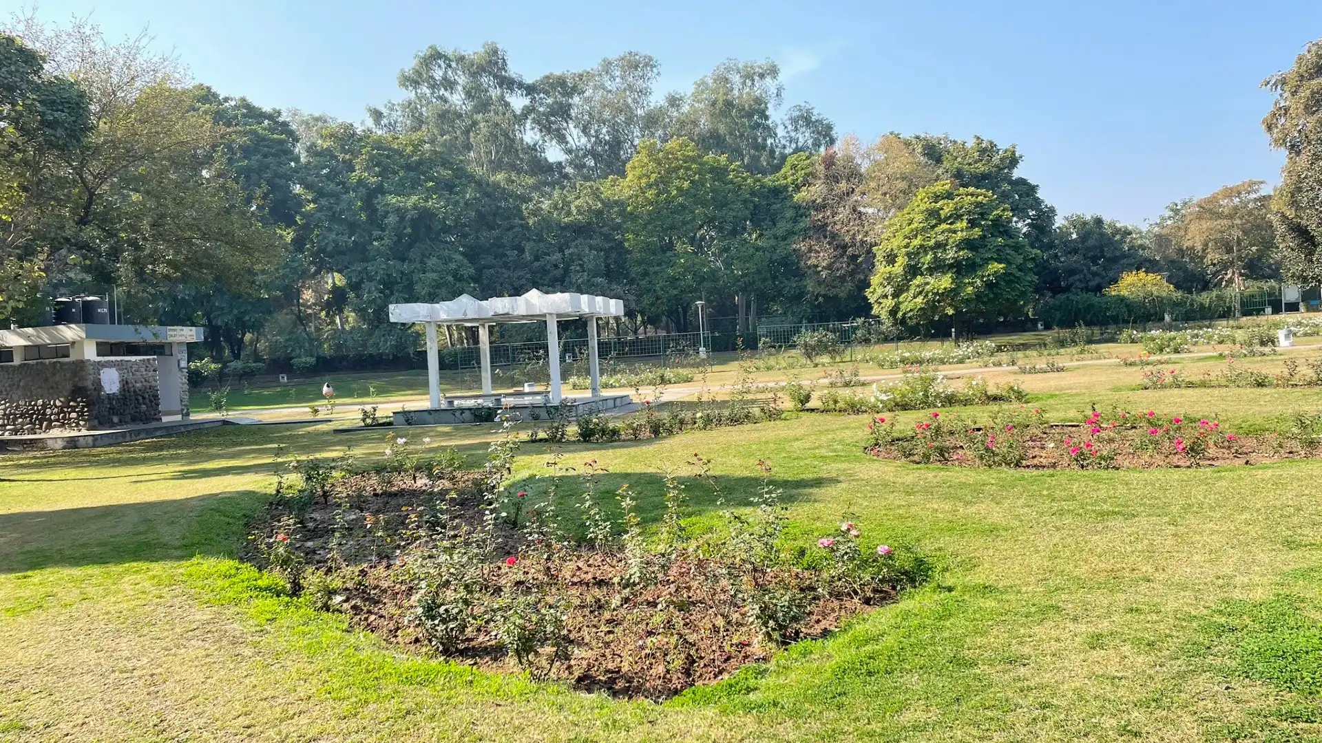 Hotels near Zakir Hussain Rose Garden