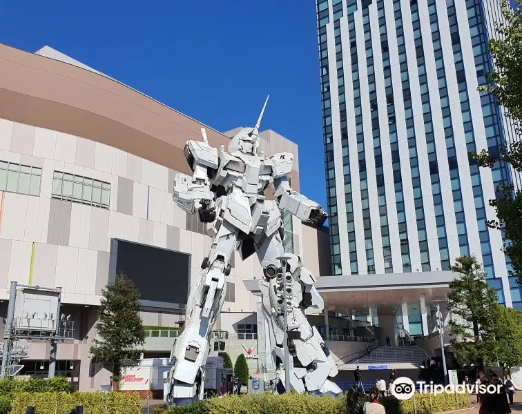 Gundam Statue