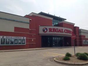 Regal Cinemas Bolingbrook Stadium 12