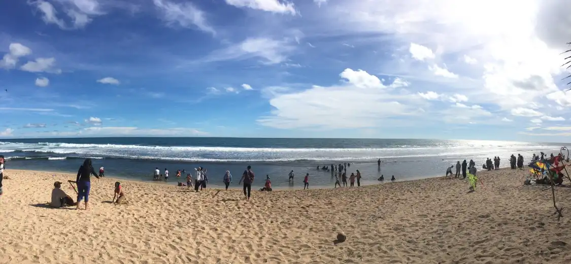 Hotels near Pantai Nglolang