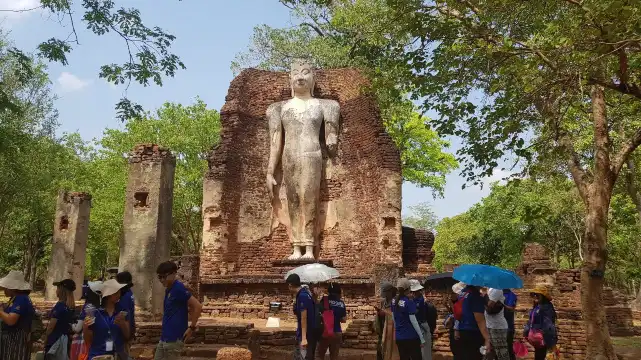 Hotels near Wat Phra Si Ariyabot