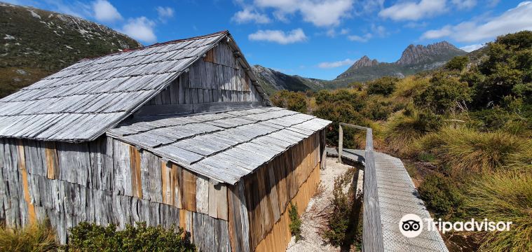 Dove Lake Boatshed
