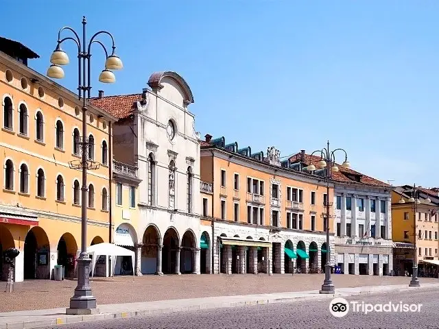 Piazza dei Martiri o Campedel