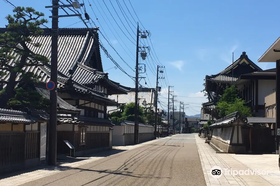 一身田寺内町の館