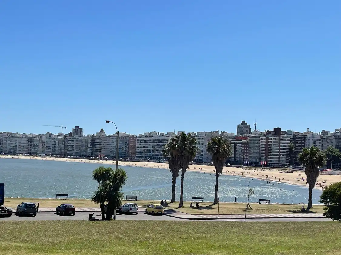 Hotels near Montevideo sign
