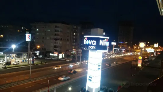 Ninova Park Shopping Center