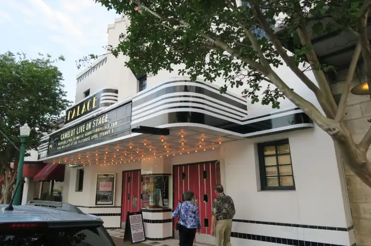 Hotels near Georgetown Palace Theatre