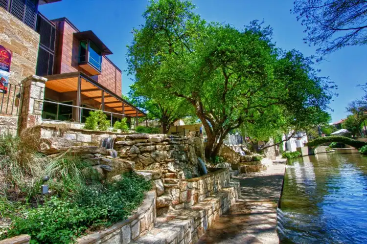 Hotels in der Nähe von Briscoe Western Art Museum