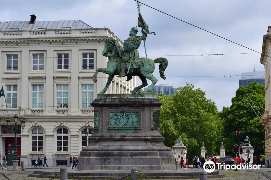 Godefroid de Bouillon Statue