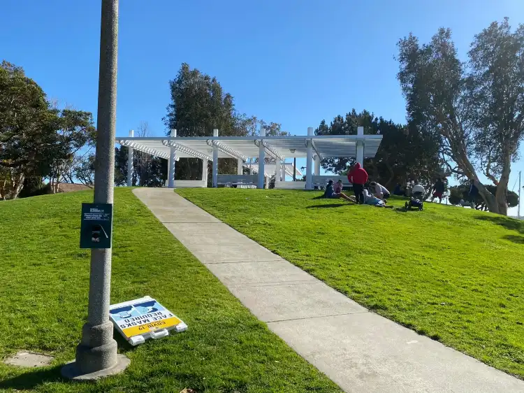 Hotels near Burton Chace Park