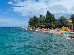 Faro sulla spiaggia di Isola