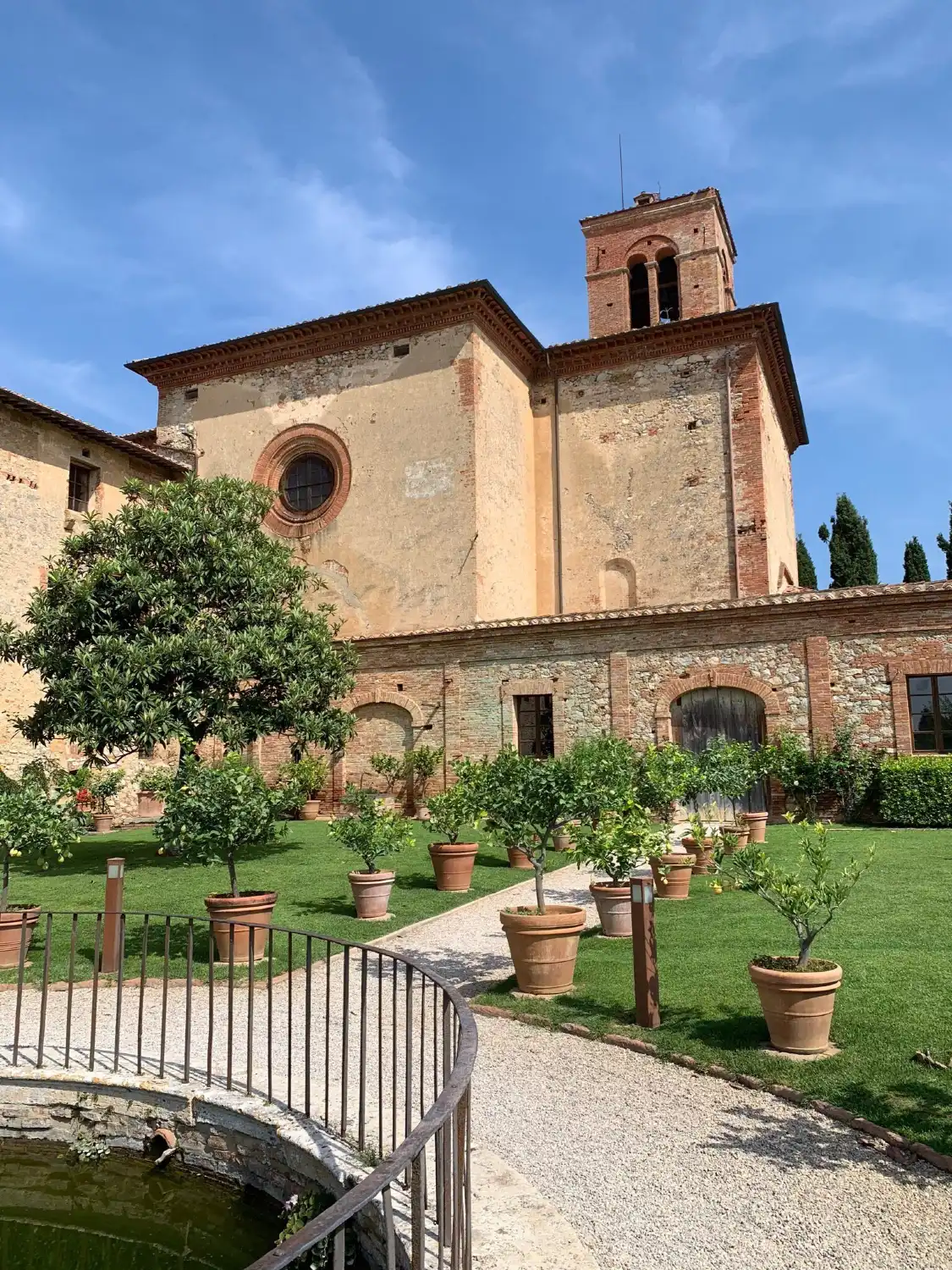 Отели рядом с достопримечательностью «Monastero di Sant'Anna in Camprena»
