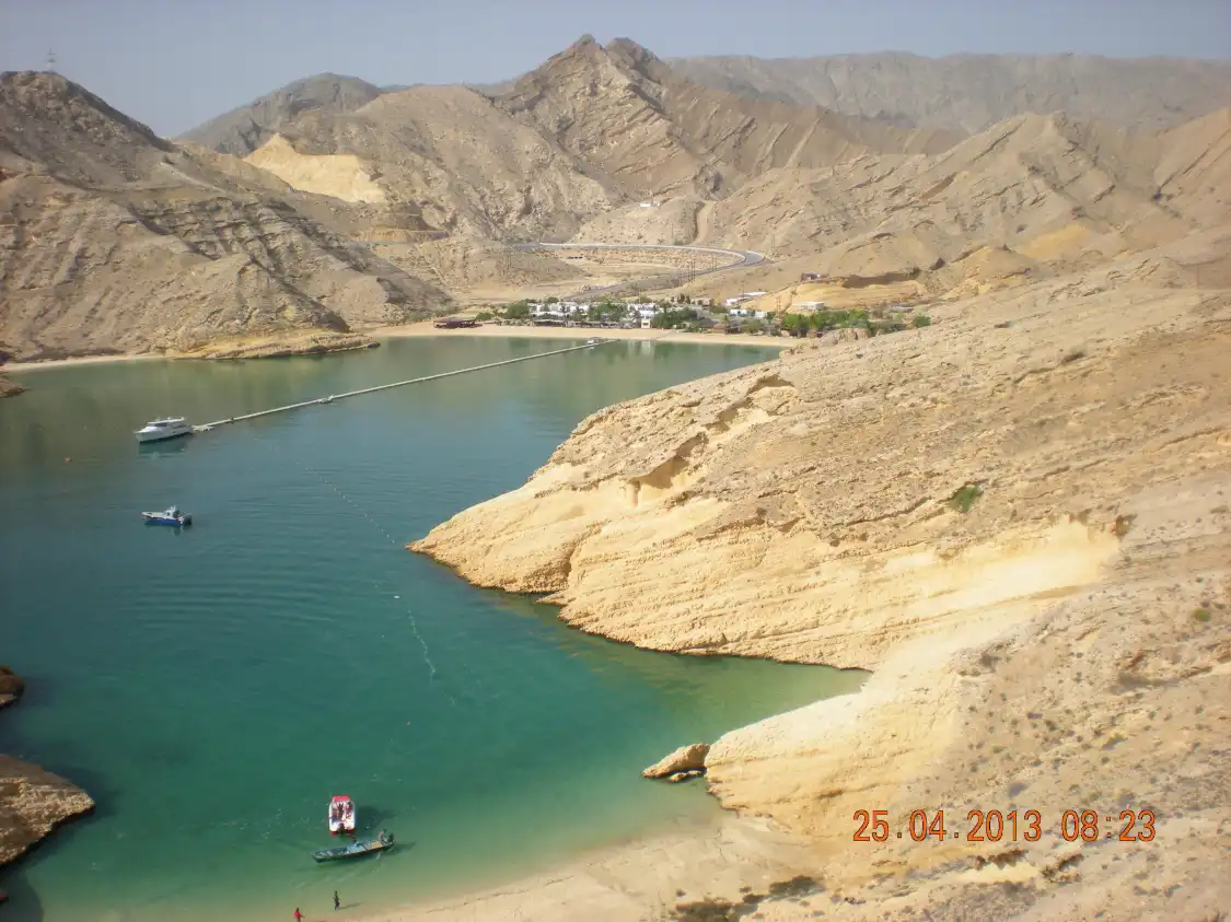 Hotels near Qantab Beach