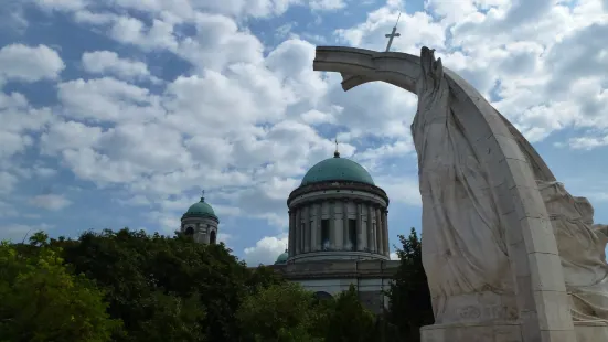 Statue of King Saint Stephen