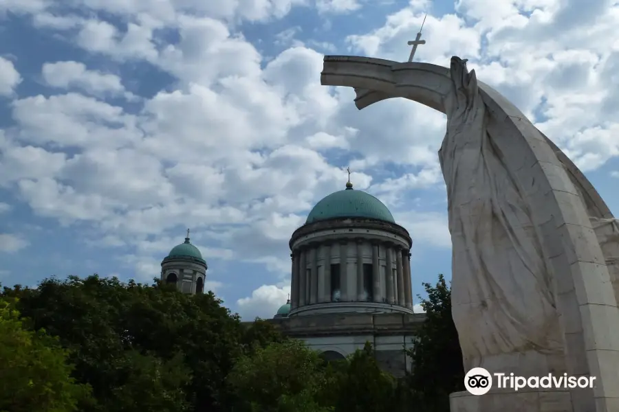 Statue of King Saint Stephen