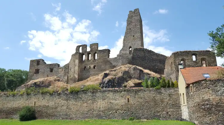 Hotels in der Nähe von Okor Castle