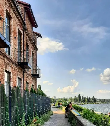 City Embankment