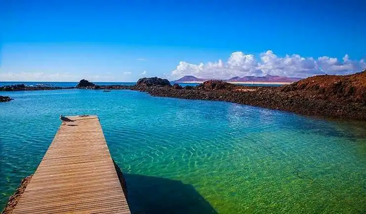 Hotels near Lobos Island