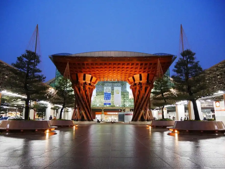 Hotels near Tsuzumi-mon Gate