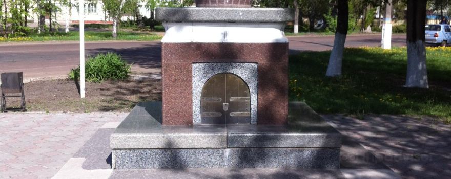 Памятник Огурцу