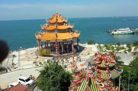 ロイ島周辺のホテル