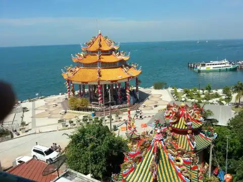 Hotels near Roy Island