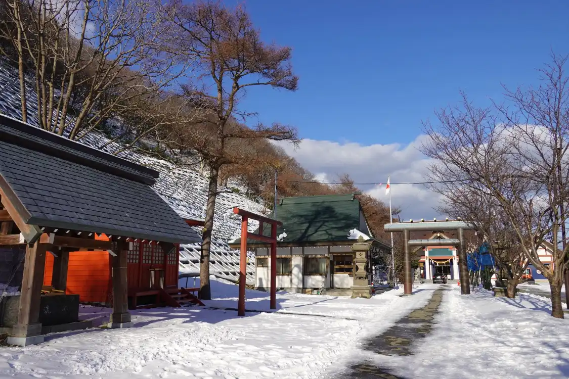 Hotels near Hokumon Shrine