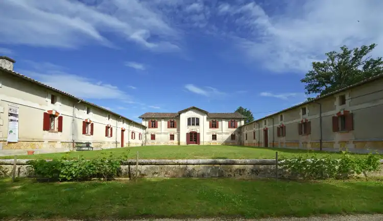Hotels in Saint-Pierre-de-Chignac