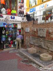 Calle Real Fountain