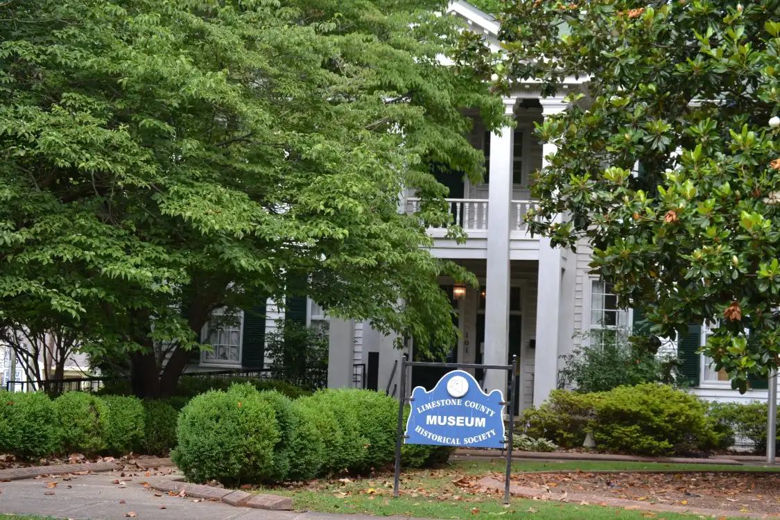 Hotels near Houston Memorial Library