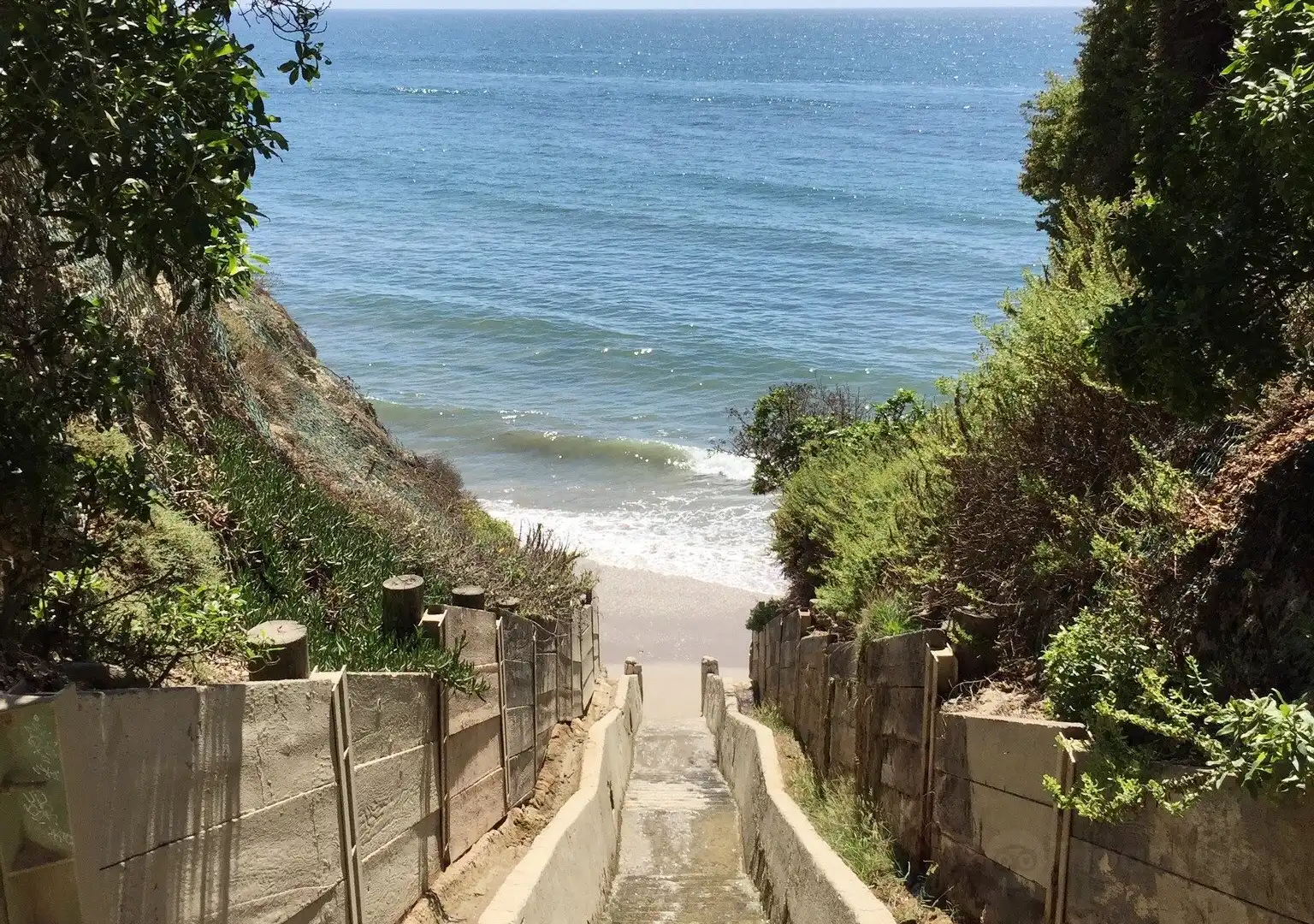 Hotels near Thousand Steps Beach