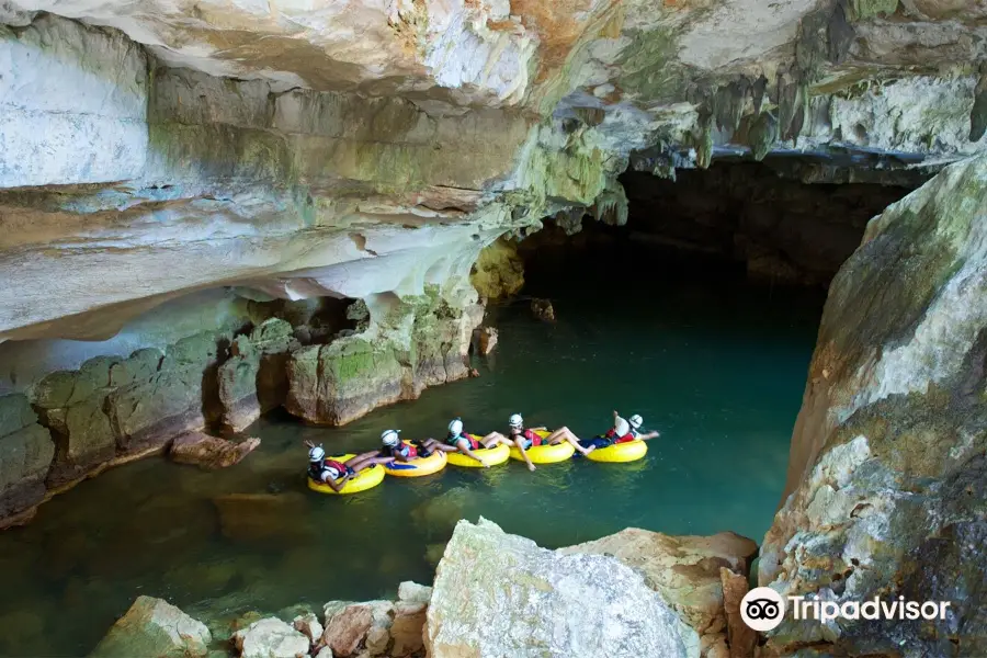 Cave Tubing.Bz