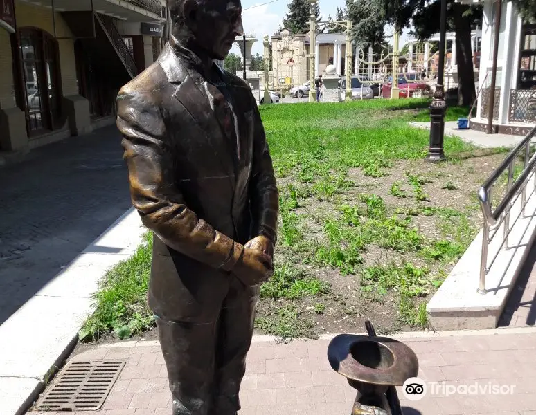 Monument to Kise Vorobyaninov