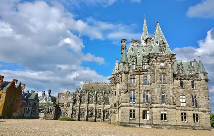 Các khách sạn gần Fettes College