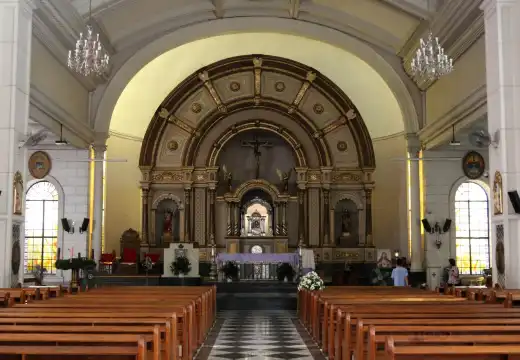 マイナー・バシリカ・アンド・ナショナル・シュライン・オブ・メアリー・ヘルプ・オブ・クリスティアンズ・パリッシュ周辺のホテル