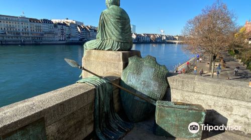 Helvetia auf Reisen Statue