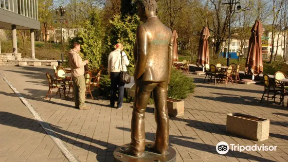 Sculpture of Karl Menning