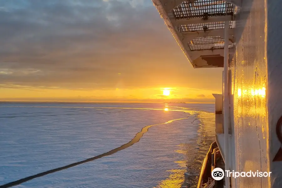 Polar Explorer Icebreaker