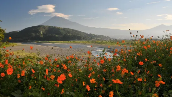 Roadside Station Fujikawa Rakuza