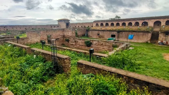 Hari Parbat Fort