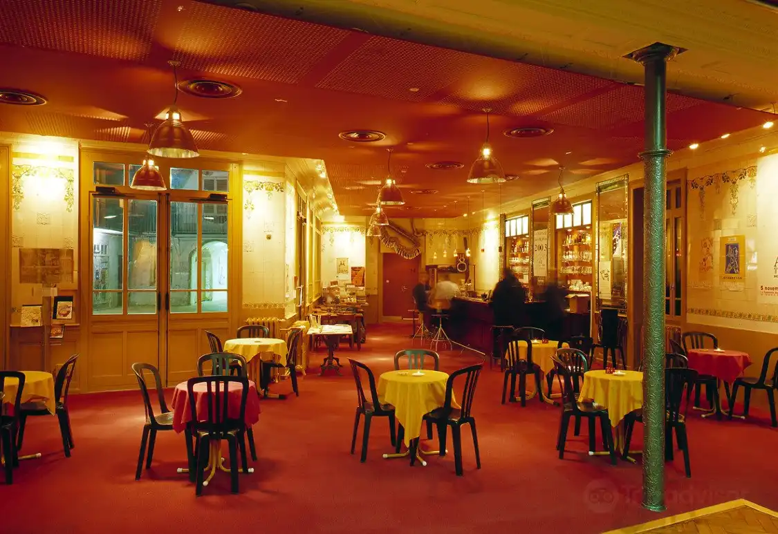 Hotels near La Fraternelle